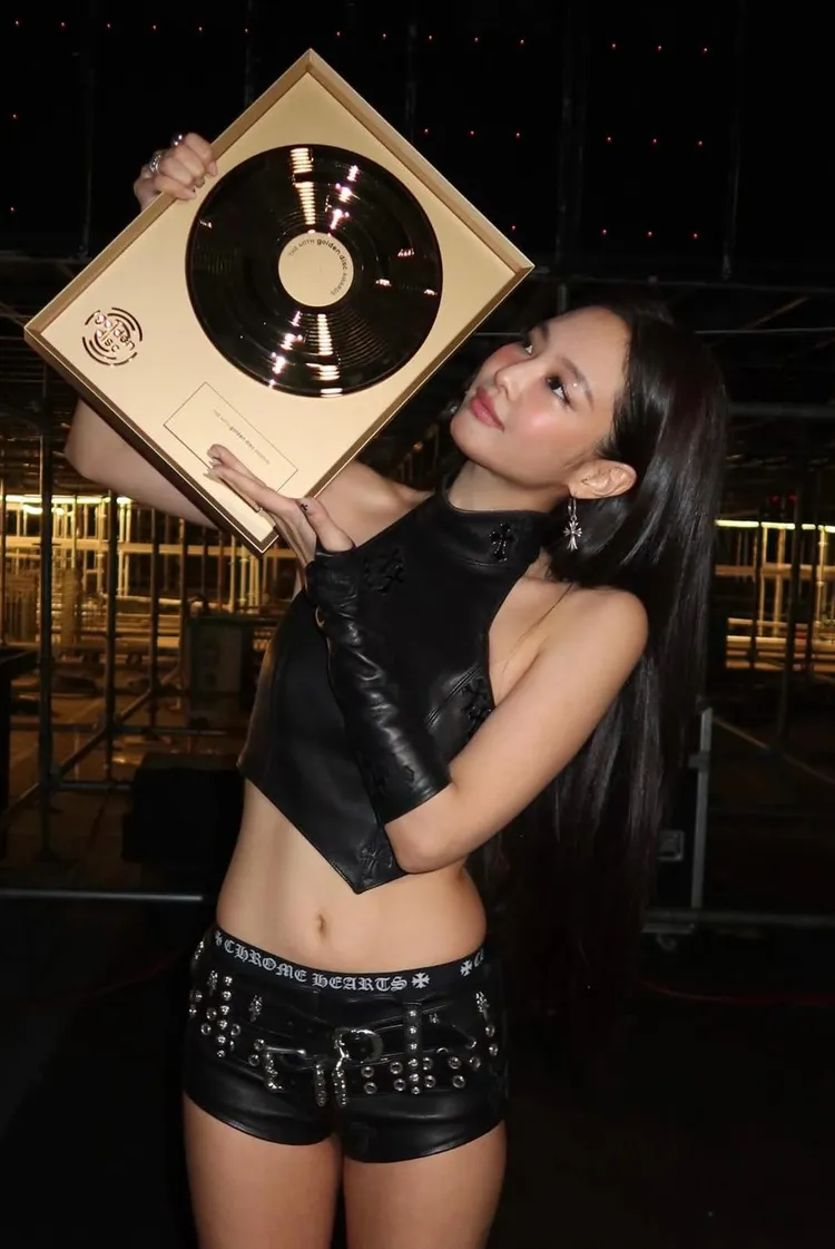 Jennie上周橫掃3座金唱片大獎。翻攝Jennie IG