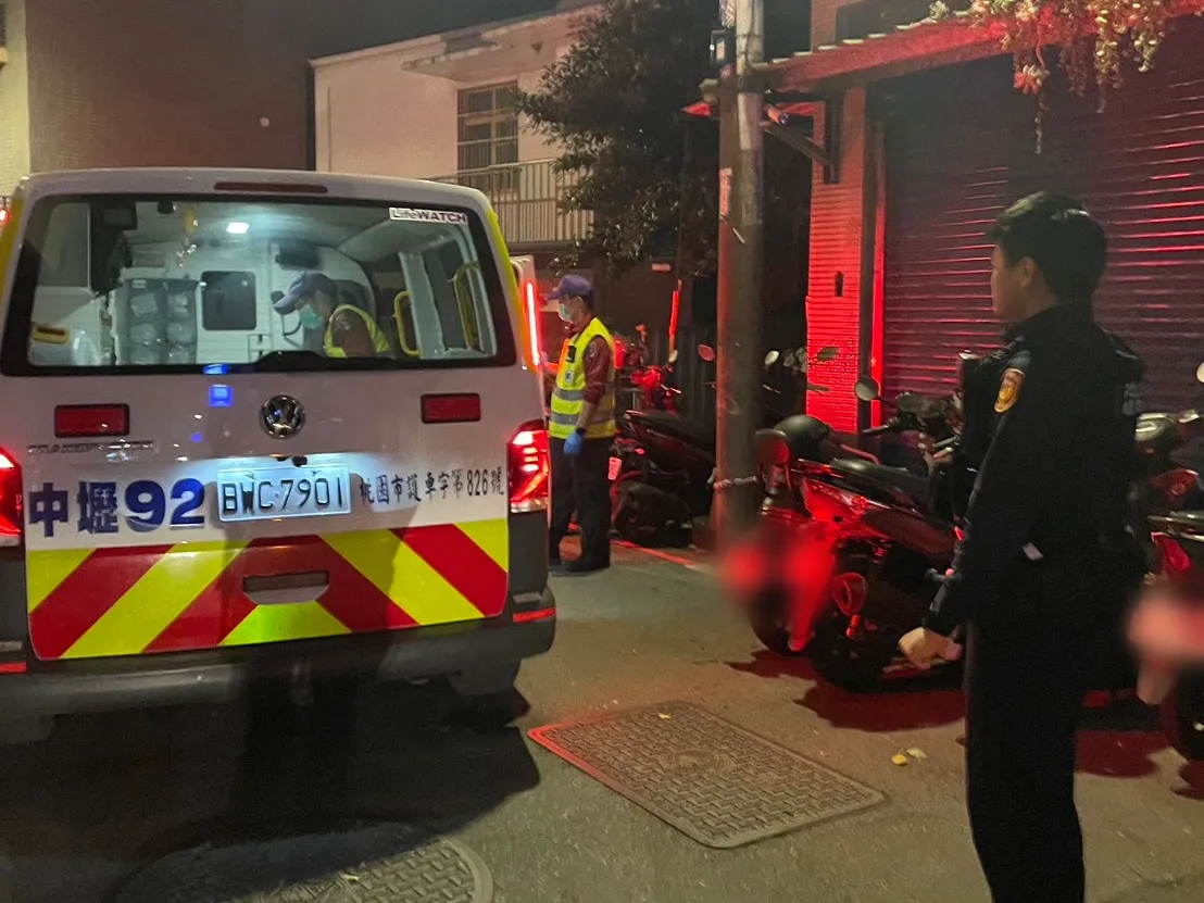 警消送醫。中壢警分局提供