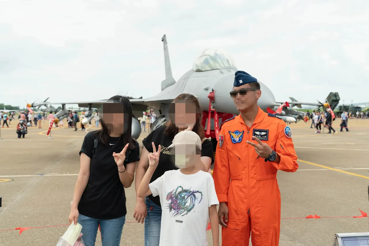 29岁飞官辛柏毅失联！她赞「极有礼貌的学弟」　众人泪求快回来