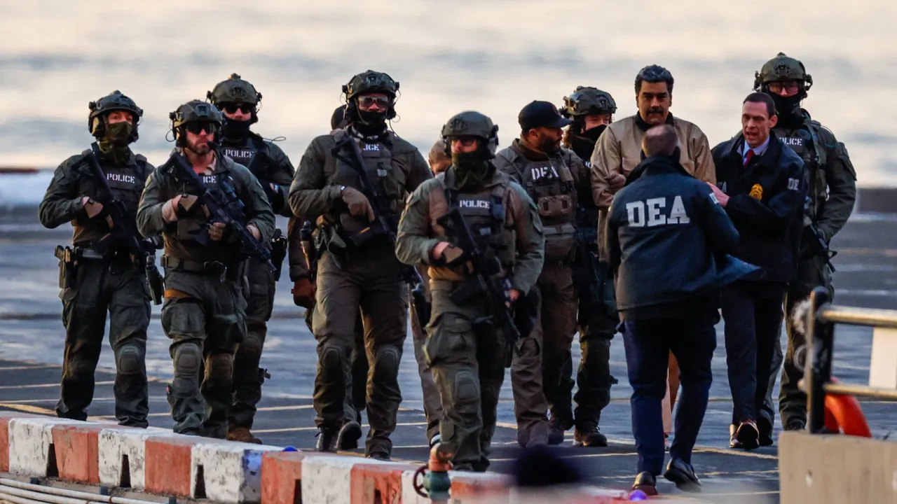 美國出動大批警力戒護馬杜洛出庭。路透