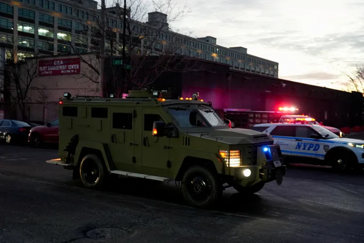 載著馬杜洛的車輛已抵達紐約聯邦法院。路透