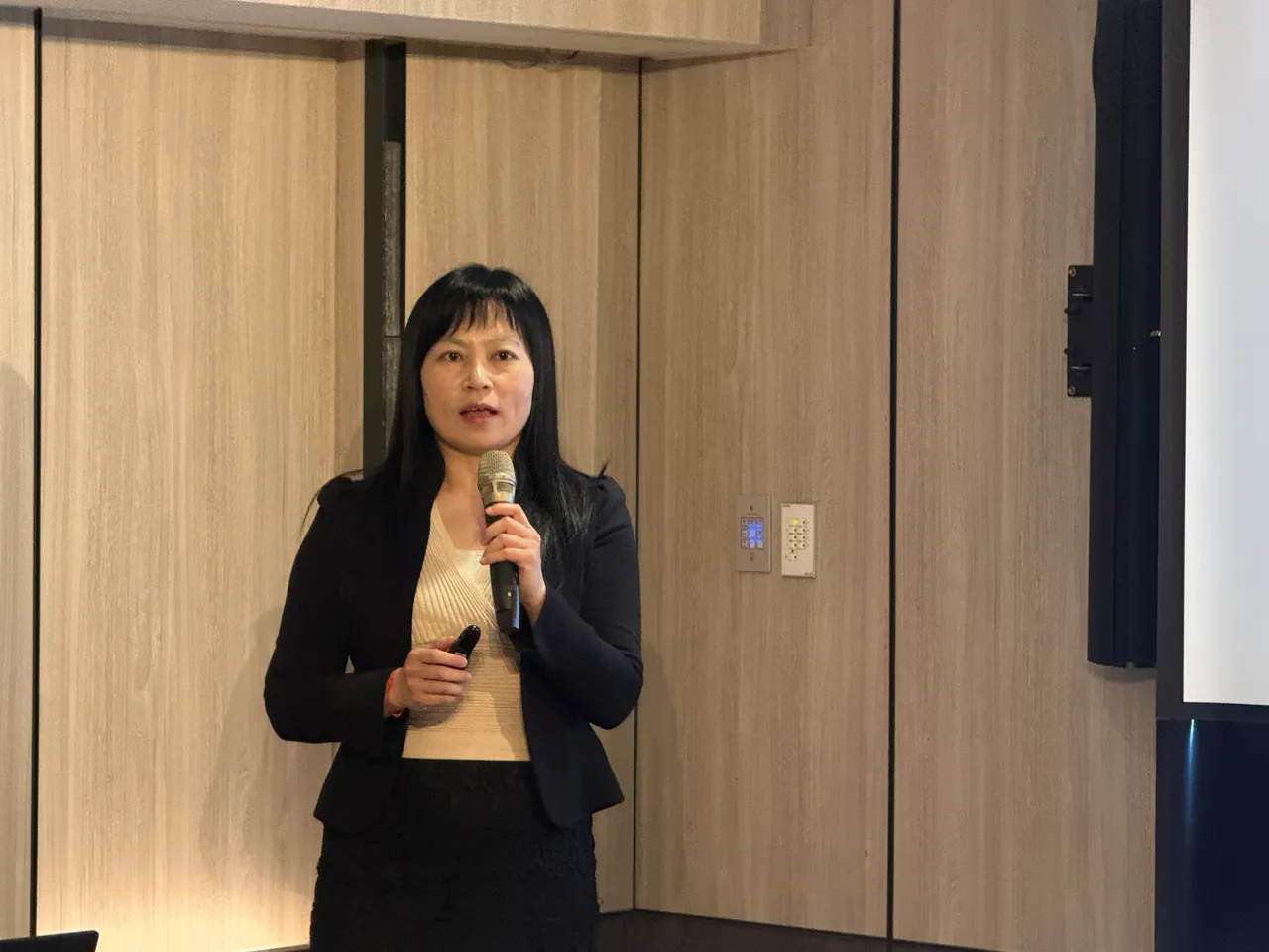 群益投信国际部主管洪玉婷。吕承哲摄