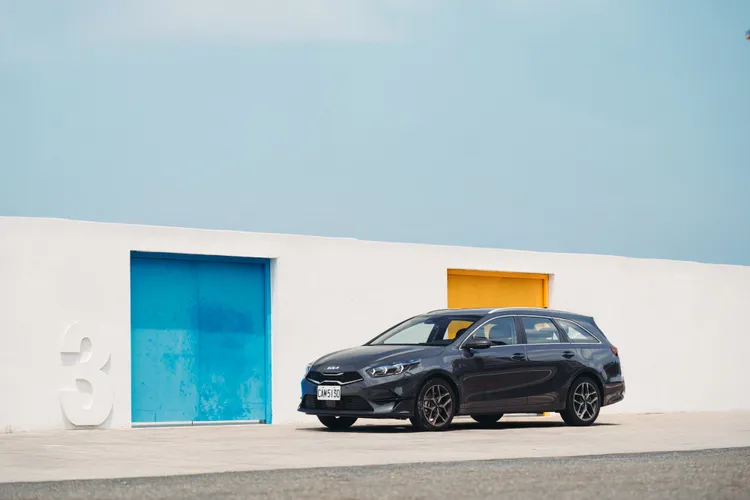 Kia Ceed Sportswagon推出限時禮遇，99.9萬起即可輕鬆入主同級唯一百萬內歐洲進口油電跑旅。業者提供