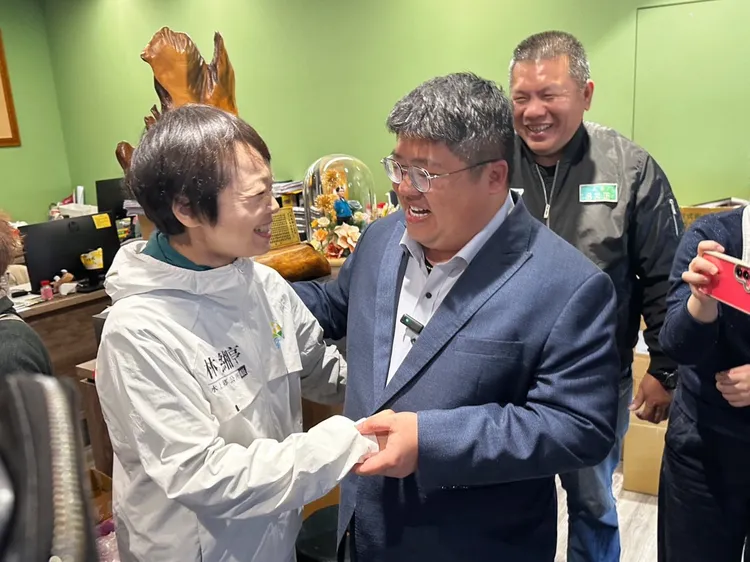 蔡易餘也誠摯呼籲，期盼黃榮利議員能放下成見。蔡易餘辦公室提供