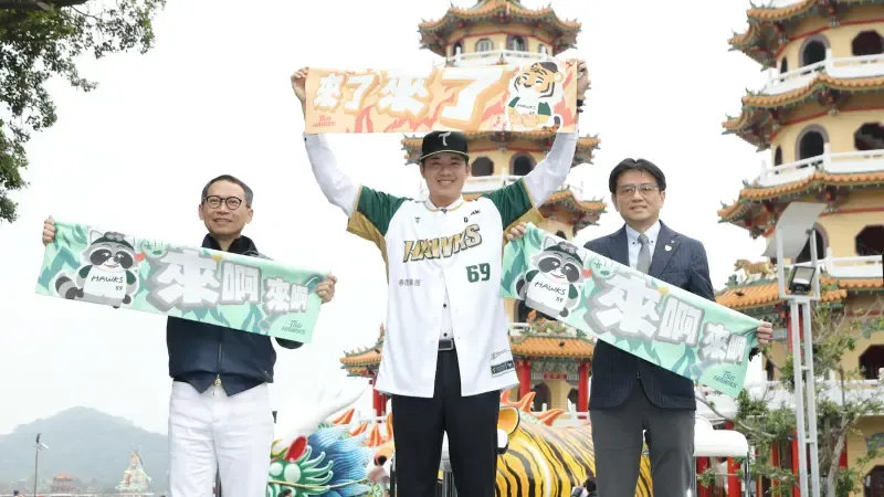 影｜黄子鹏加盟雄鹰「冤家」郭阜林开呛！「来啊！你还真的来了！」