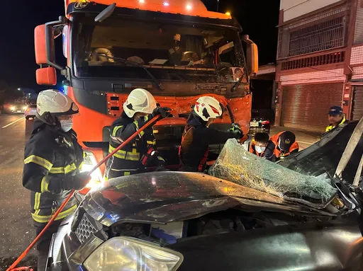 南回公路重大车祸　大货车追撞2车酿1命危3伤