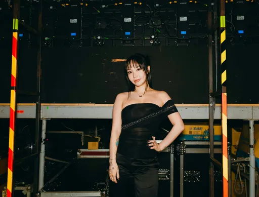 陳芳語才擁新歡！舊愛遭退團　小露酥胸撂客語避談那個男人