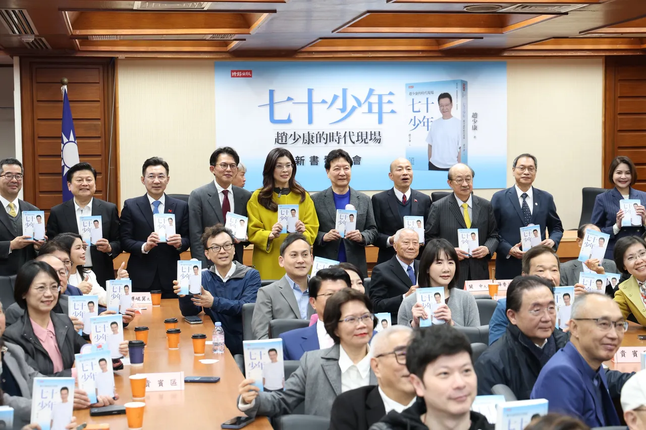 中廣前董事長趙少康今（20日）在立法院舉辦《七十少年：趙少康的時代現場》新書發表會。莊宗達攝