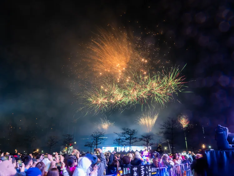 在長達300秒的繽紛煙火秀中，迎接2026年。新竹市府提供