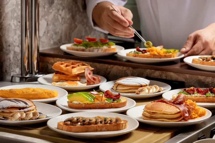 住宿專案可享自助式早餐買1送1優惠。國聯大飯店提供