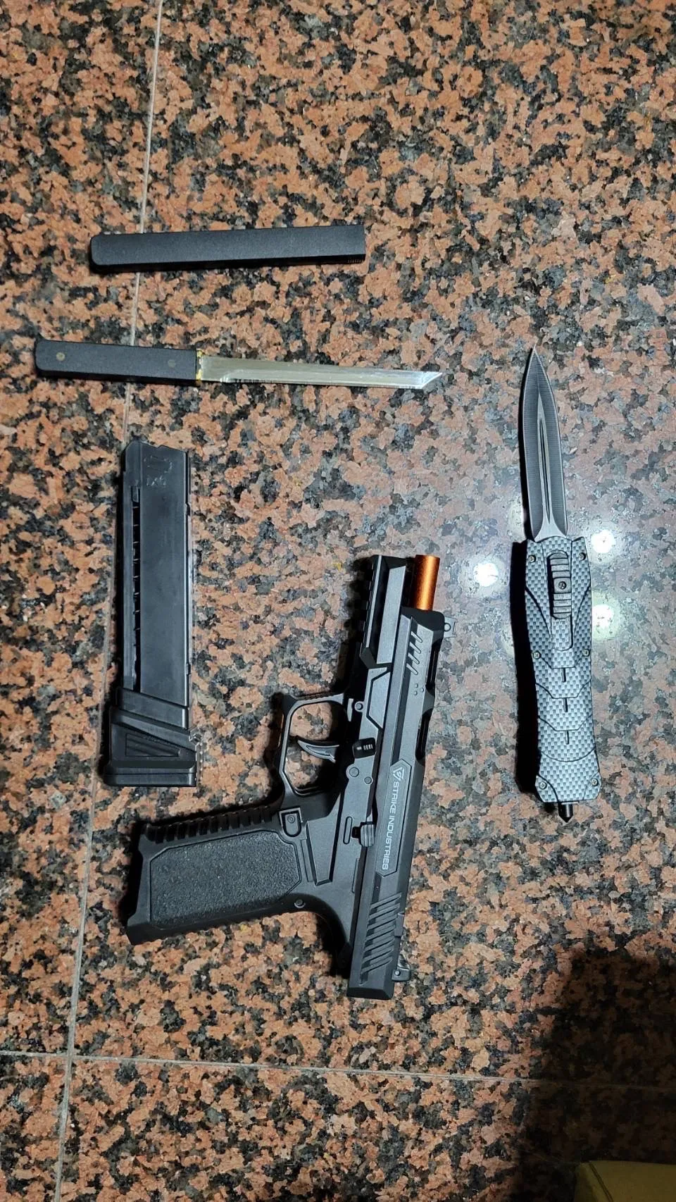 警方查獲空氣槍。翻攝畫面