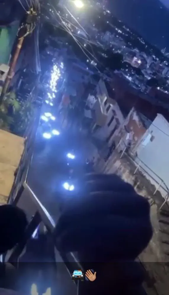 車隊疑似開往總統府。翻攝自X