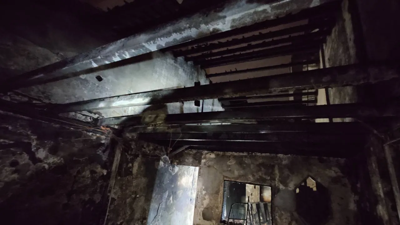 火勢在40分鐘內撲滅，一名遭嗆傷的受困男子送醫不治。消防局提供