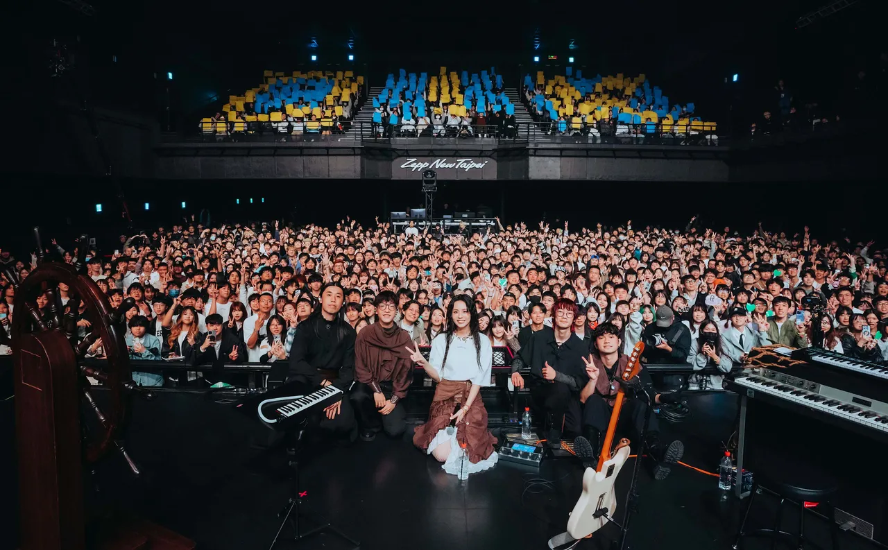 163braces與粉絲們大合照。形上娛樂提供