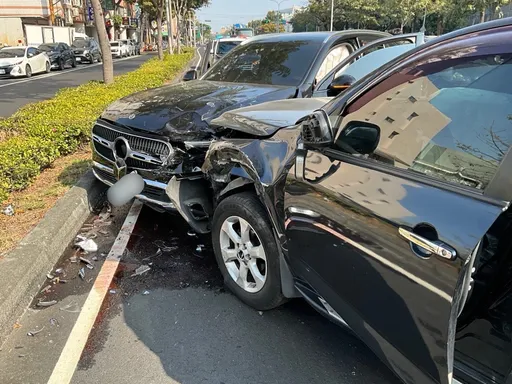 自小客過彎對撞二車！2人輕傷　酒駕男沒傷但要移送法辦