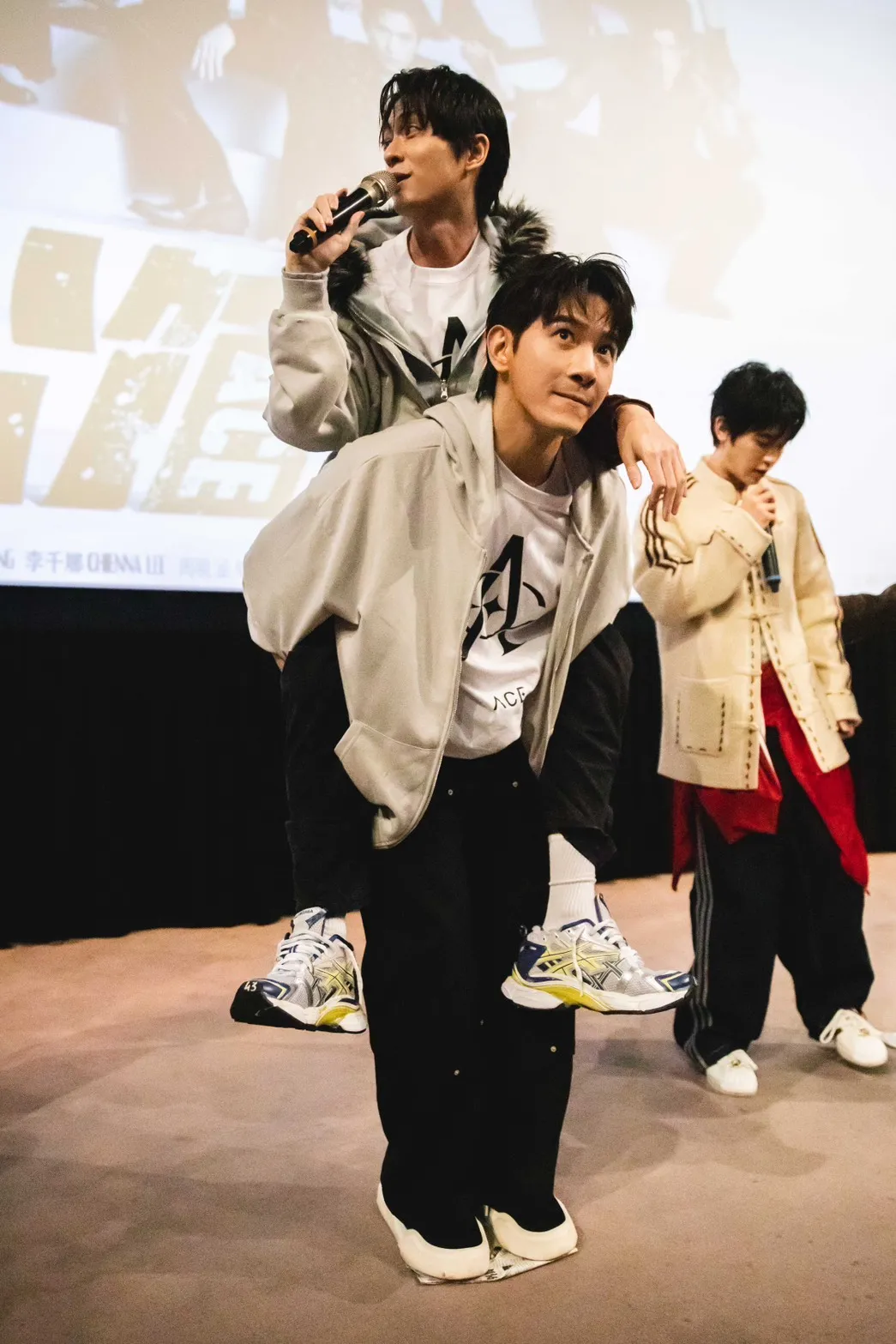 石知田和張立昂玩默契大考驗。《男公館》提供