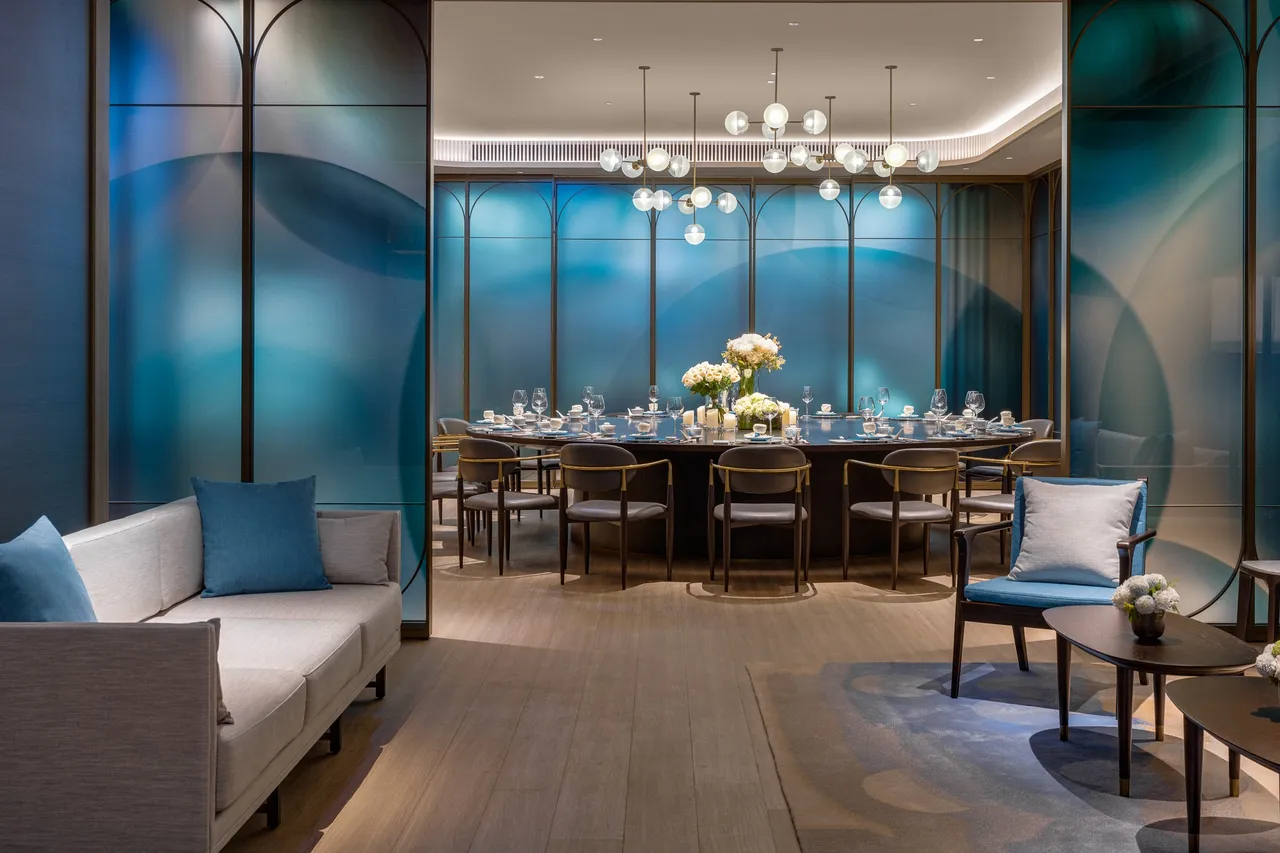 高雄洲際酒店致敬 SUPER JUNIOR 二十週年傳奇，憑《SUPER SHOW 10》演唱會門票於館內指定餐廳用餐享 85 折禮遇。業者提供