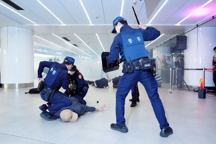 演練模擬多起突發攻擊情境。北市府提供