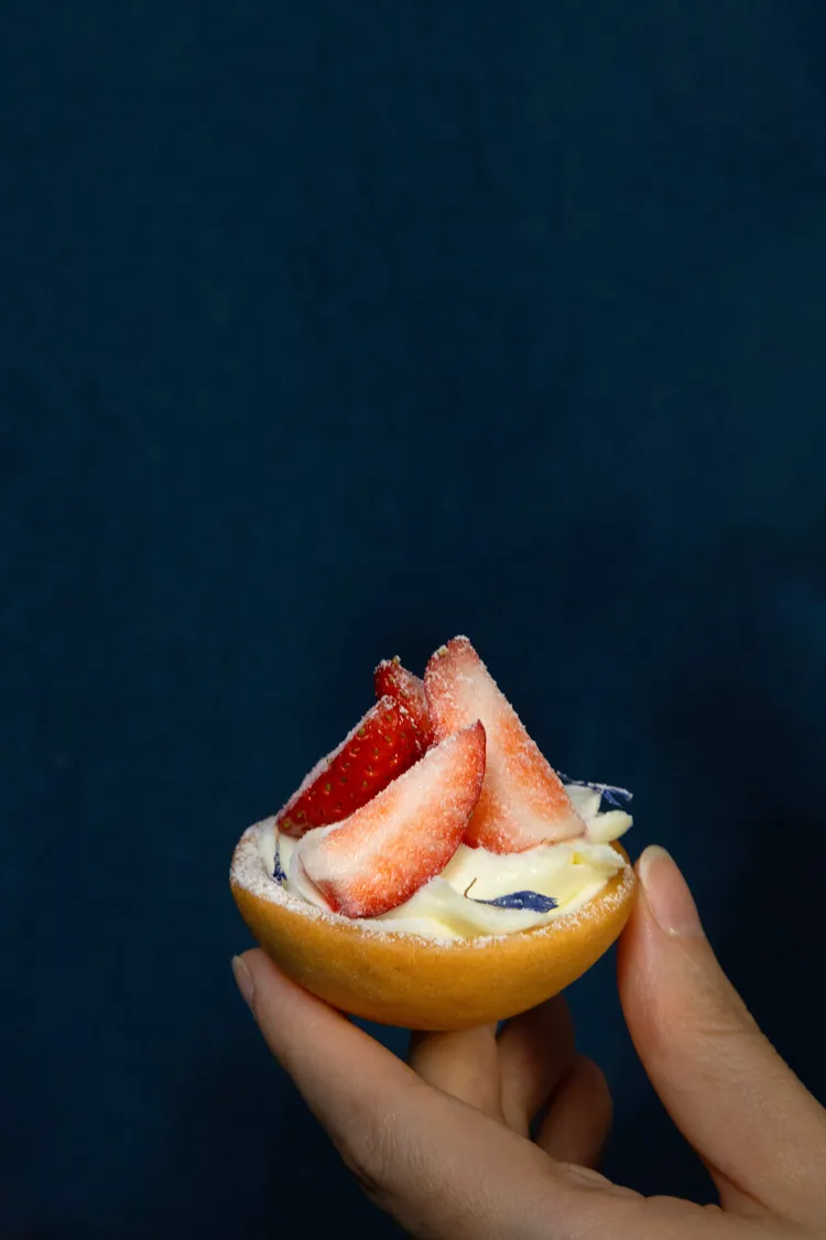 將深法經典的草莓塔調整為獨享也不覺負擔的一人食尺寸，相當貼心。深法提供