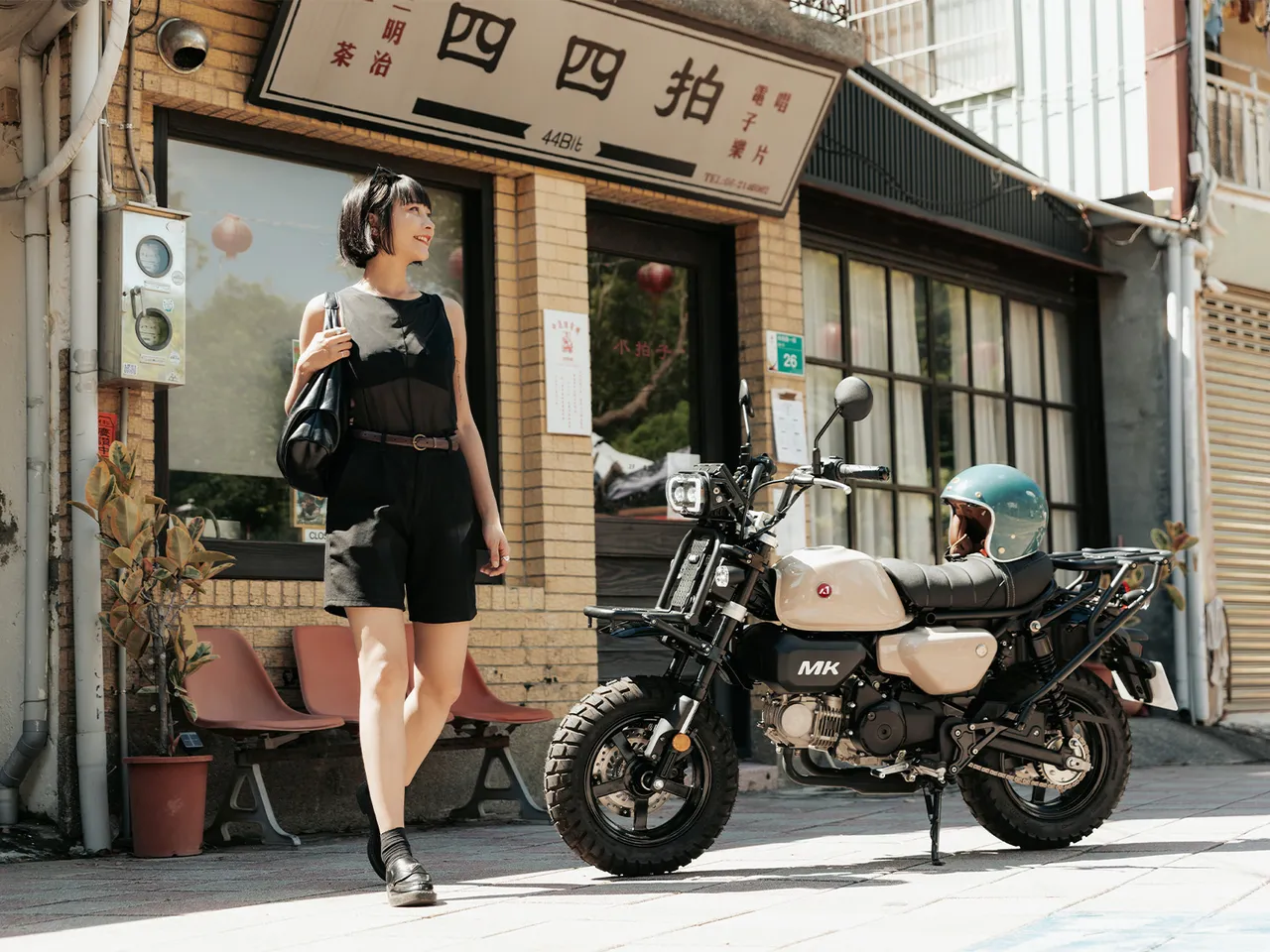 MK150以轻巧车格为设计核心，轴距仅1,142mm，搭配750mm的低座高设定，对新手或身形较娇小的骑士而言也更容易上手。业者提供