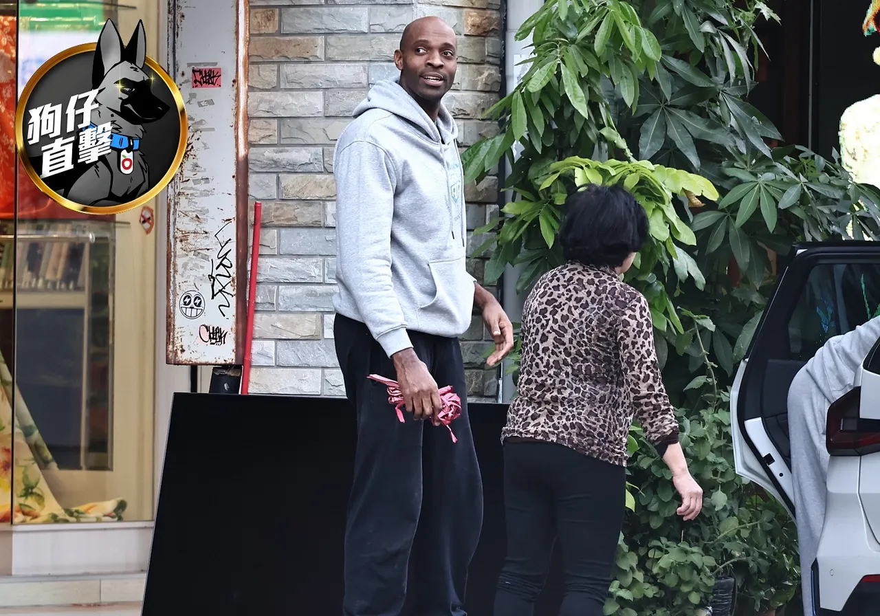 戴維斯現身台北街頭。特勤中心攝