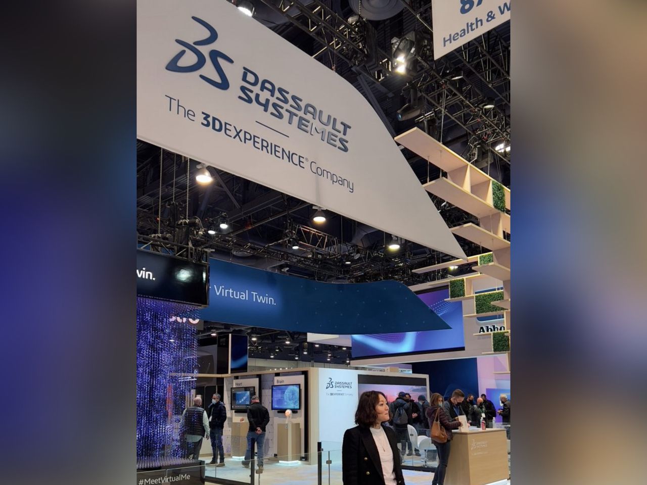 AI走進失智照護現場 達梭系統CES展示「虛擬雙生」醫療未來