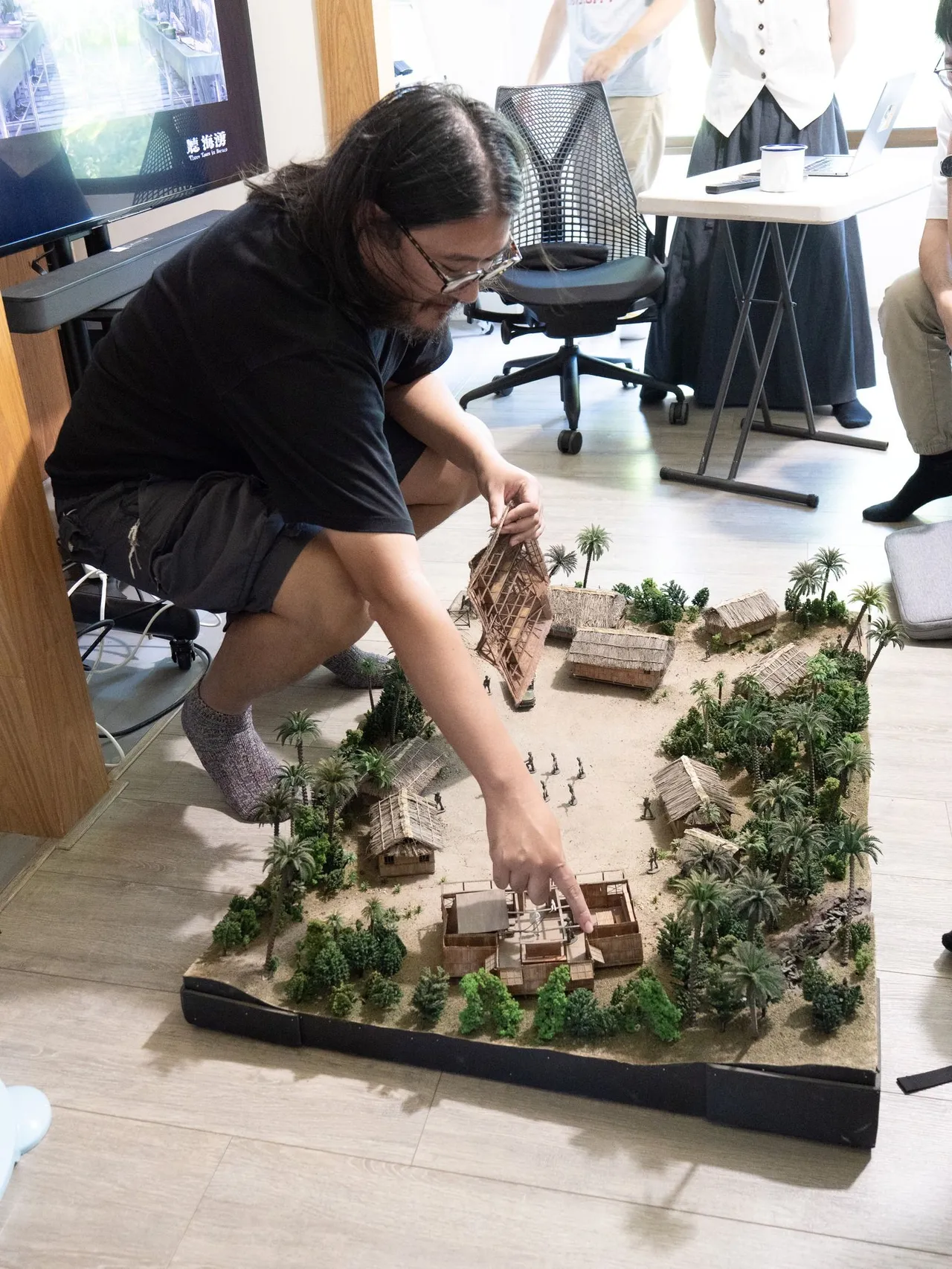 孫介珩在導演工作坊課程分享《聽海湧》拍攝心得。看不見工作室提供