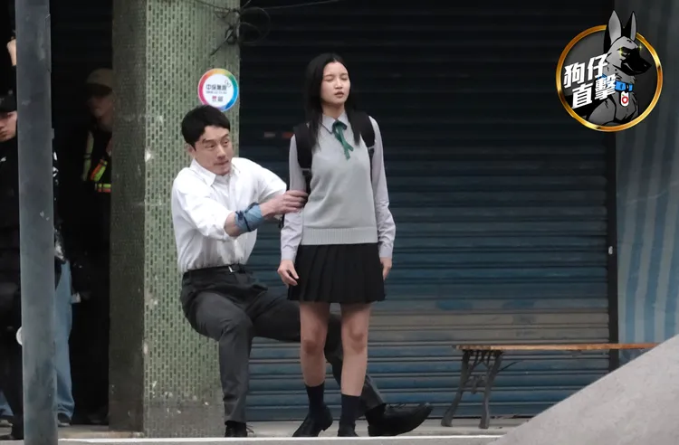 坂口健太郎來台取景拍攝新作品，與女高中生街頭拉扯。特勤中心攝