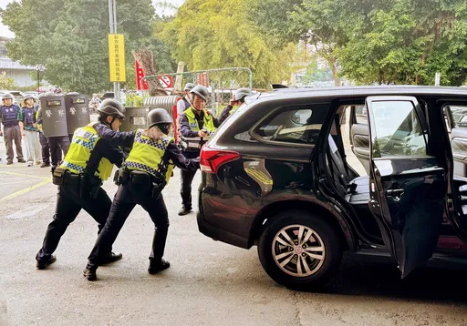 永和警結合空拍機、電擊槍科技執法　實戰演練郵局搶案攔截圍捕