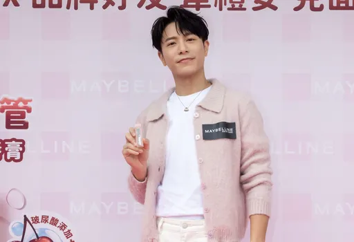 韦礼安宠妻双人相约闺房护蜜唇　彩衣娱亲「蠕动舞」秘谋惊喜