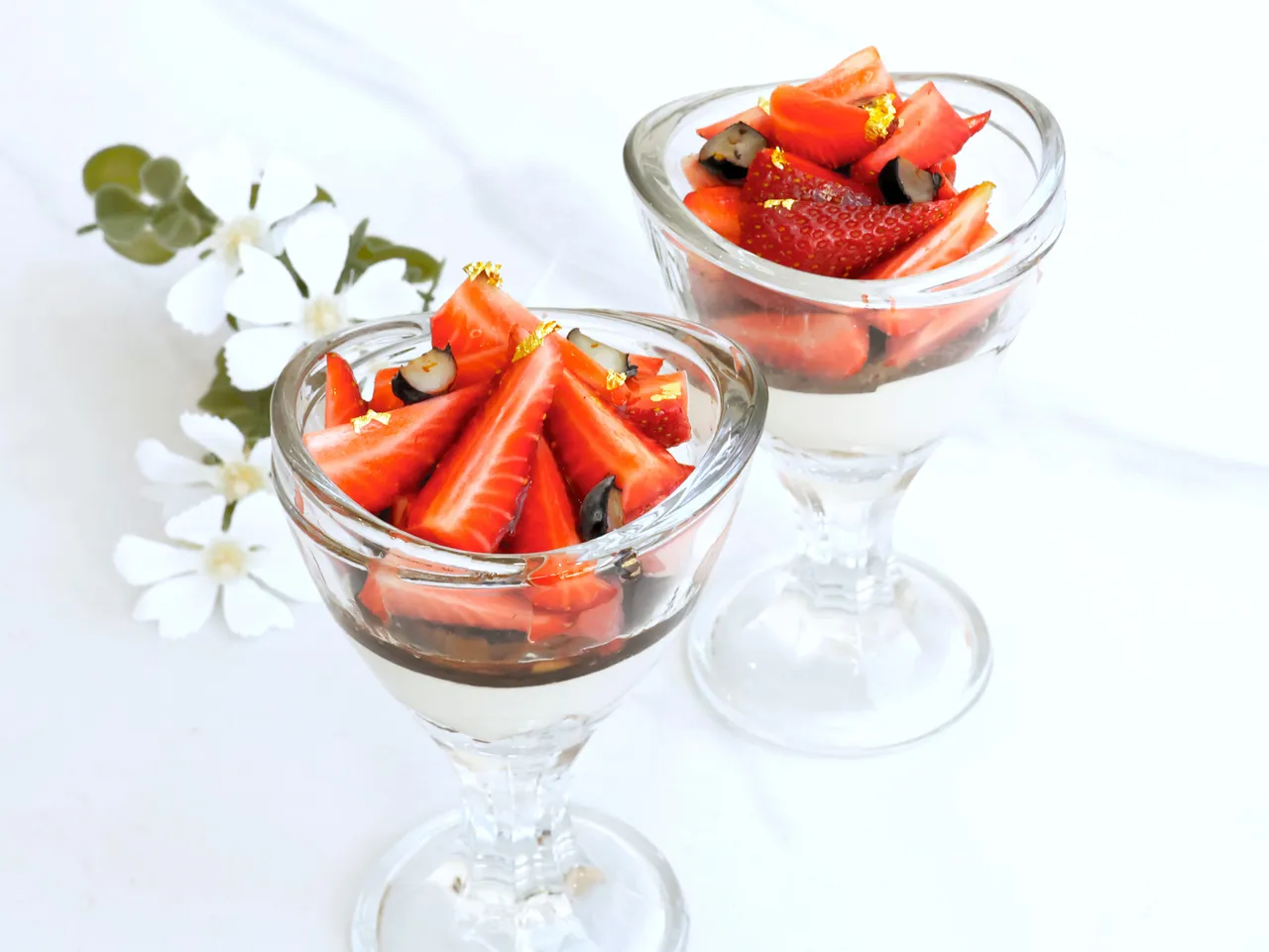 草莓提拉米苏。日月千禧提供