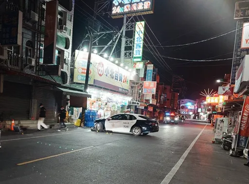 屏東警匪追逐！「6條通」男逆向撞警車　警開7槍仍逃脫