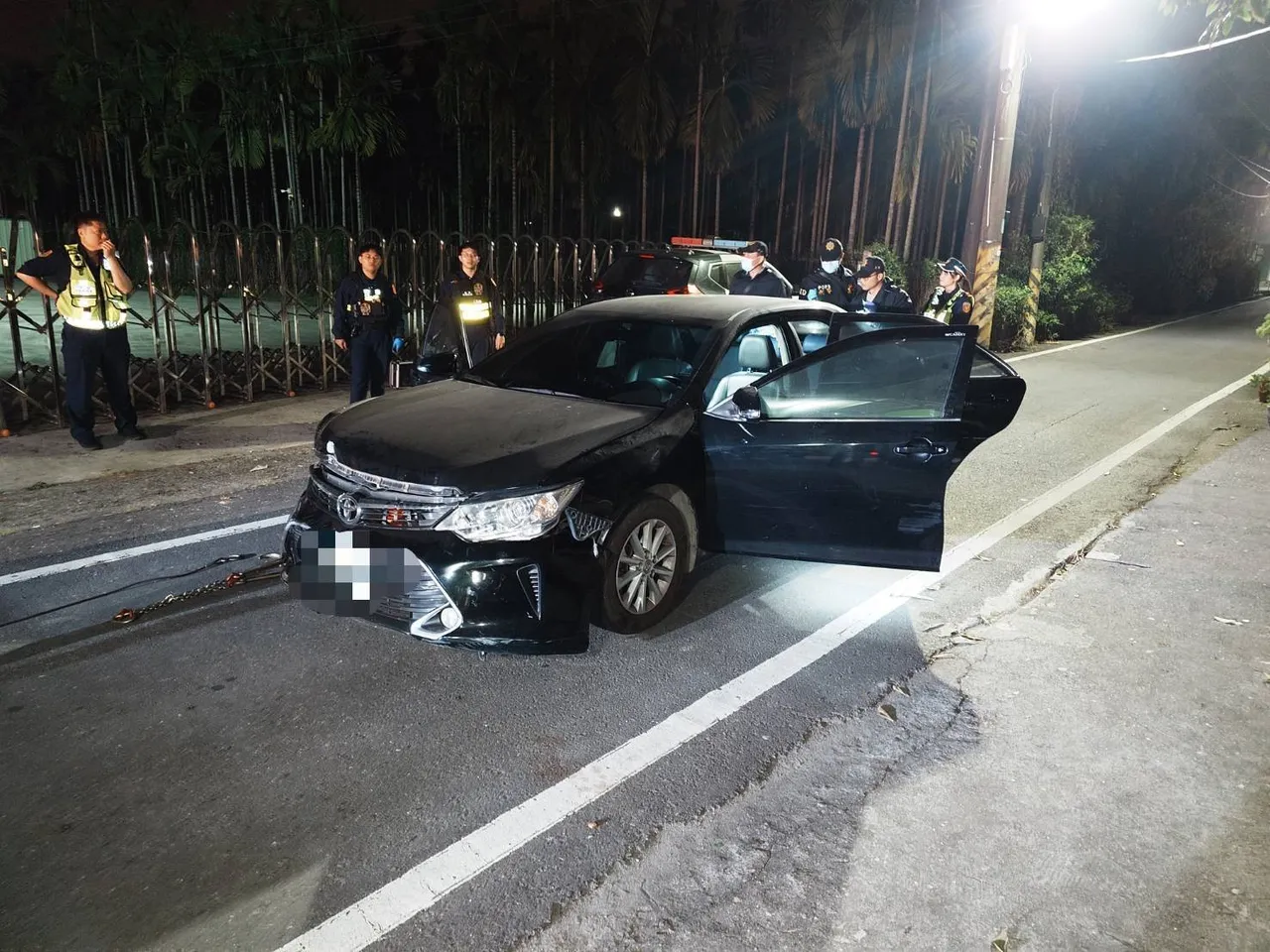 警方循線找到鍾男駕駛車輛，但人已經棄車逃逸無蹤。民眾提供