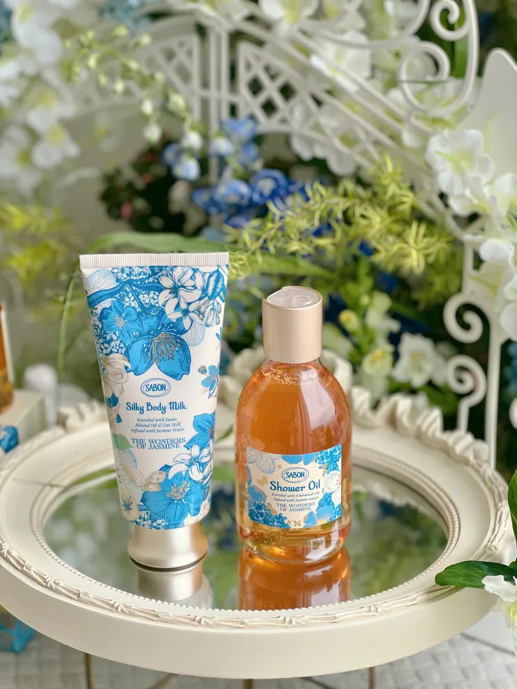 璀璨茉莉絲綢身體乳液（左）200ml／1480元、沐浴油（右）300ml／1080元。品牌提供