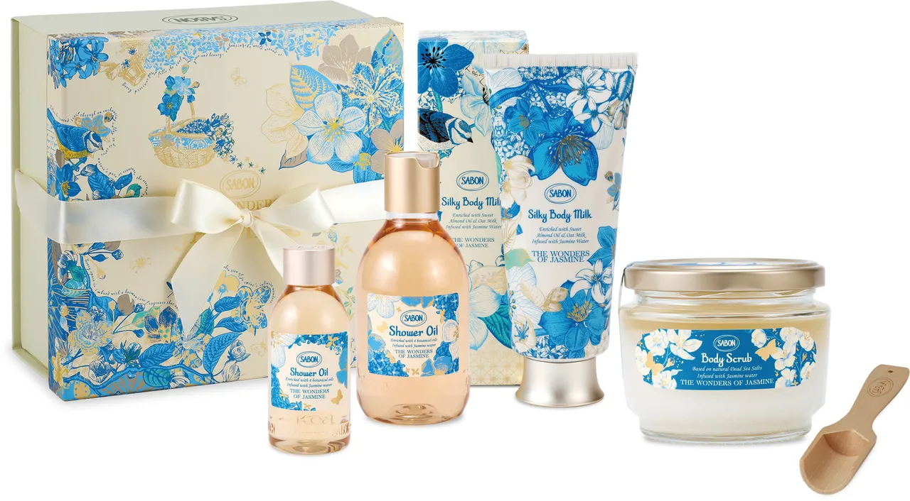 璀璨茉莉光润修护组，包含300ml沐浴油（PET瓶）、100ml沐浴油（PET瓶）、身体磨砂膏、丝绸身体乳液，3980元。品牌提供