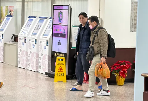 徐巧芯大姑丈涉洗钱2千万！百万保金筹1个月　踏蓝白拖重获自由