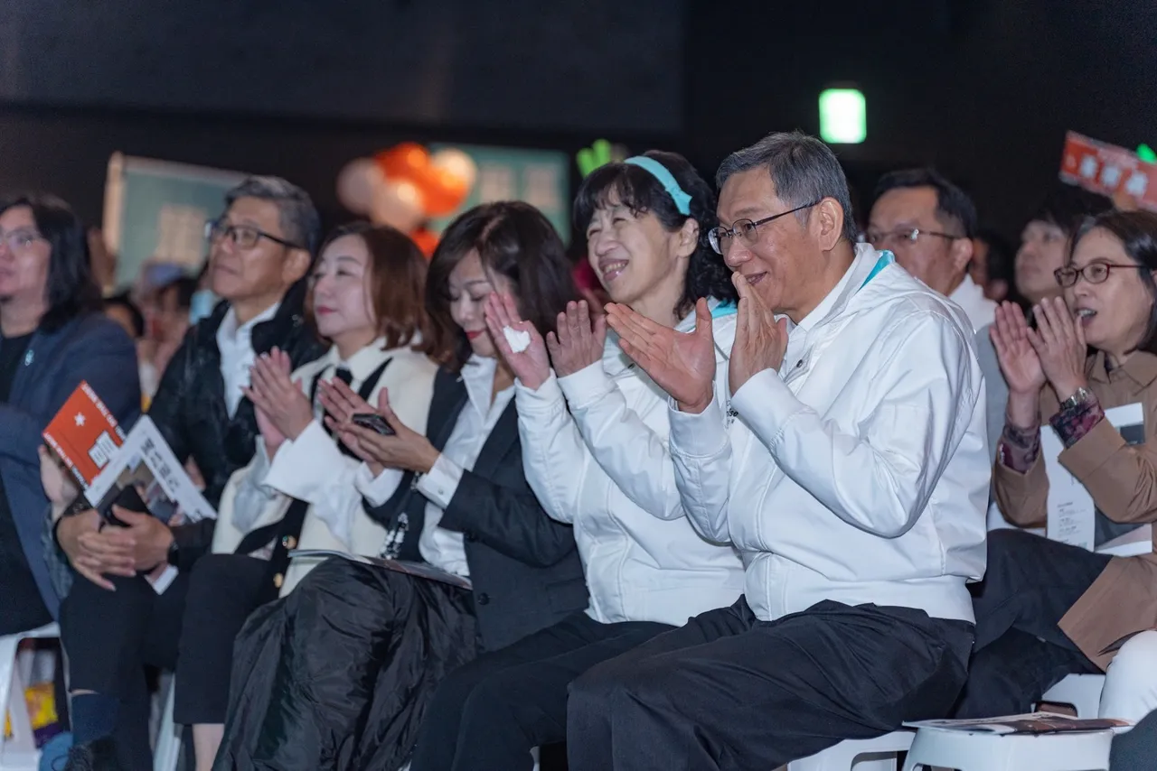 柯文哲怨妻子「每天写脸书很头痛」　陈佩琪：我偏要写更多更长...