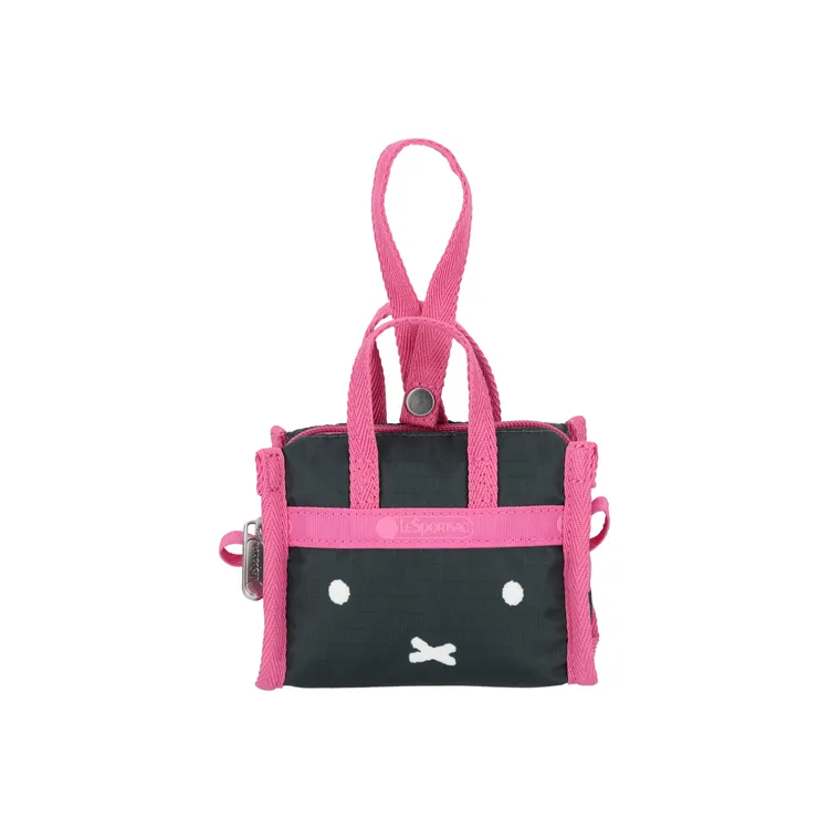 LeSportsac x Miffy冬季限定系列MIFFY可愛萌臉迷你旅行袋掛飾，2000元。品牌提供