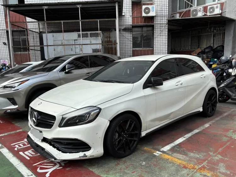 警方查扣犯案用自小客車。翻攝畫面