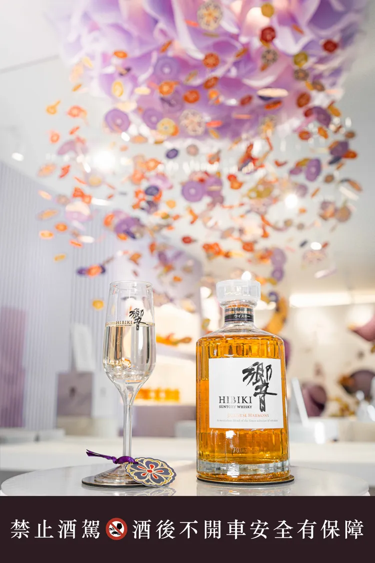 快閃體驗店提供單杯品飲與品牌大使導覽，從調和概念到風味層次，協助消費者理解響 HIBIKI 的風格定位。業者提供