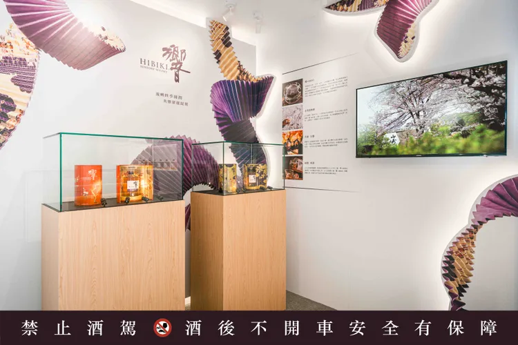 快閃體驗店提供單杯品飲與品牌大使導覽，從調和概念到風味層次，協助消費者理解響 HIBIKI 的風格定位。業者提供