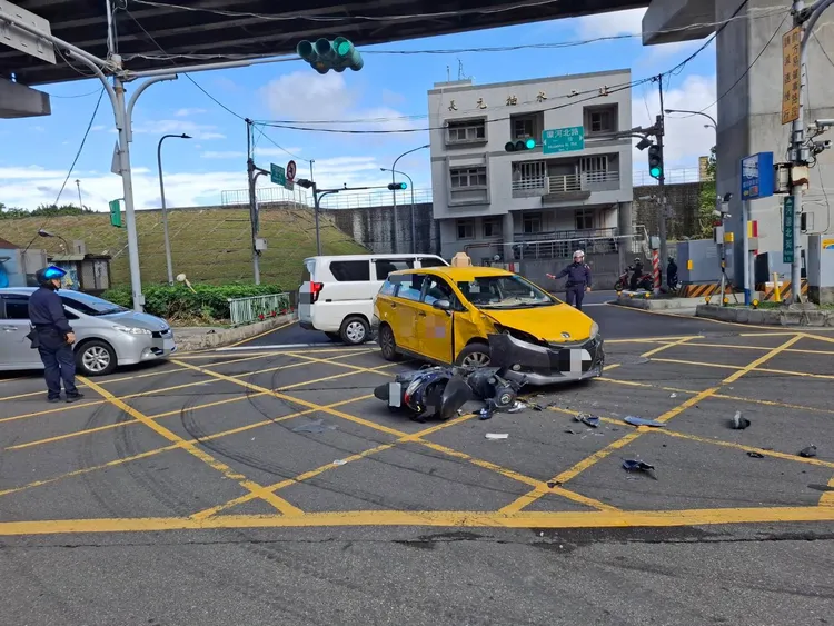 22歲騎士命危送醫。翻攝畫面