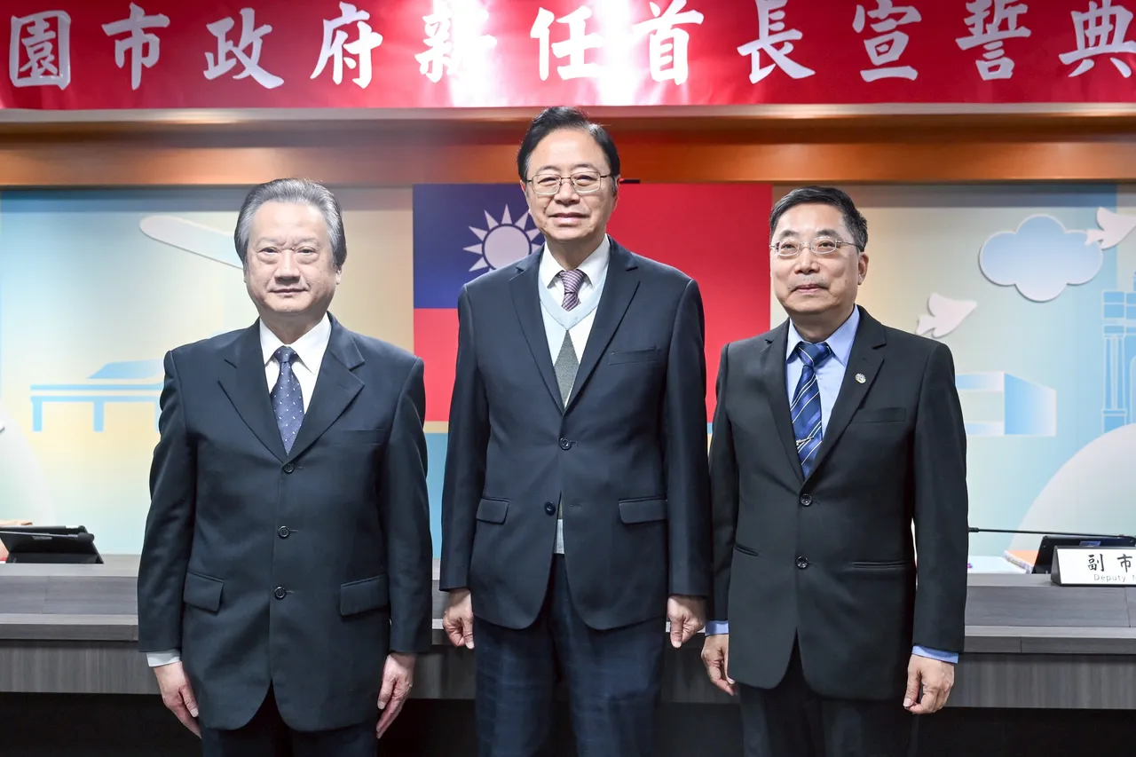 新任桃園市政風處長廖常新(左)
及主計處長蔡進滿(右)。桃園市府提供