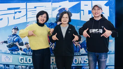 蔡英文重溫奪冠感動！《冠軍之路》票房破4500萬躍升影史第3