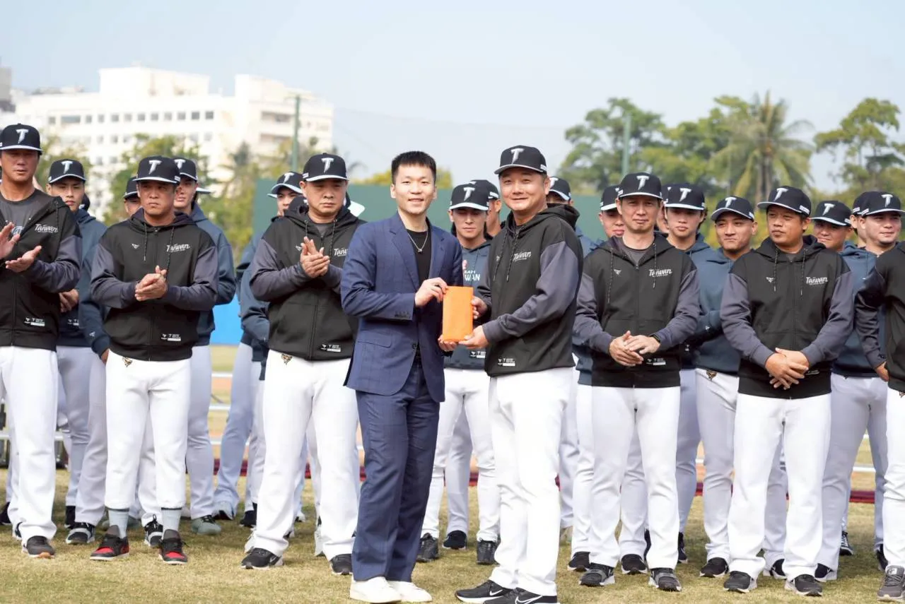 運動部長李洋致贈加菜金。  運動部提供