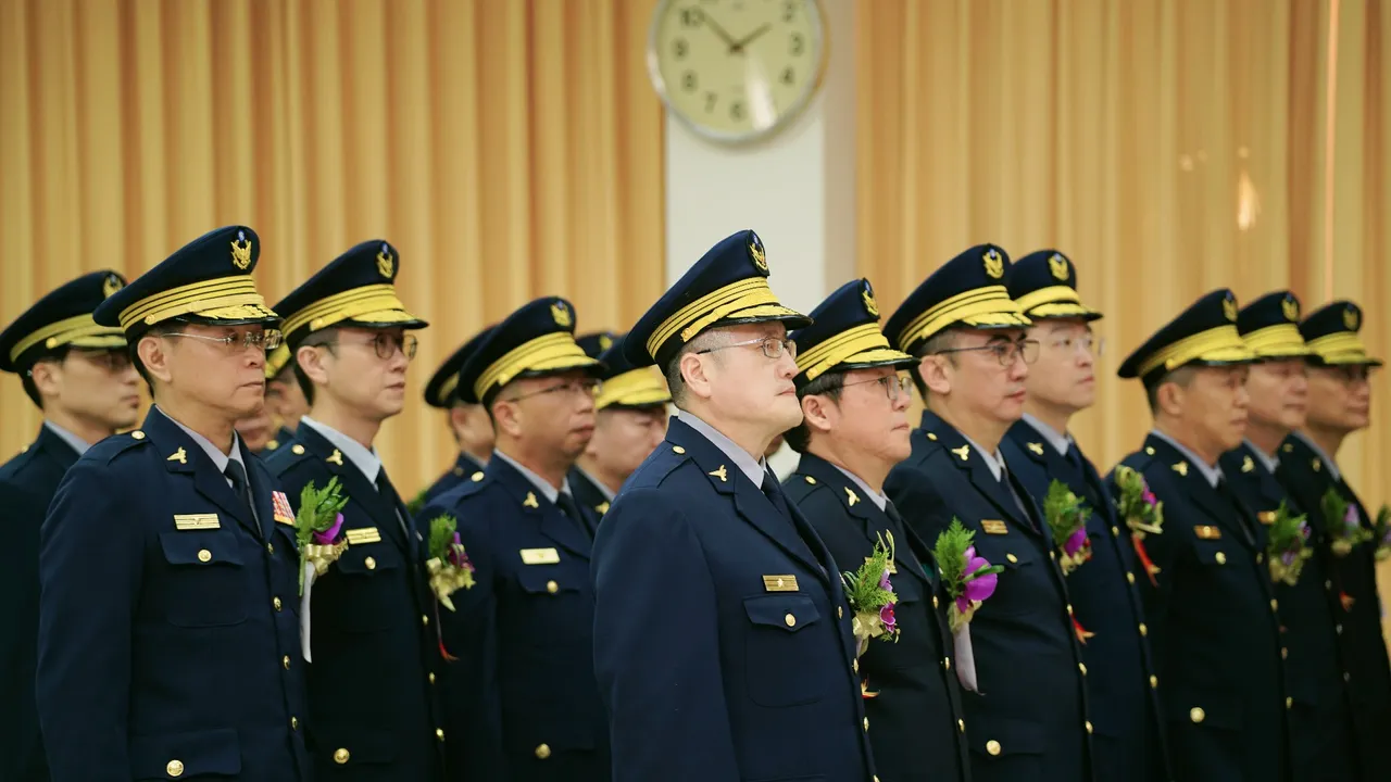 高雄市警察局20日進行「卸、新任局長、分局長、大隊長聯合交接典禮」。翻攝畫面
