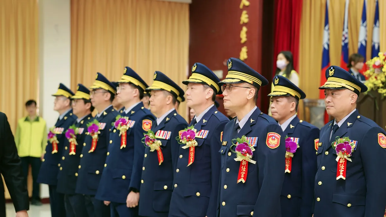 高雄市警察局20日進行「卸、新任局長、分局長、大隊長聯合交接典禮」。翻攝畫面