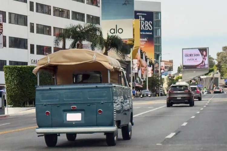 卡斯楚對老爺車情有獨鍾。翻攝自加州郵報