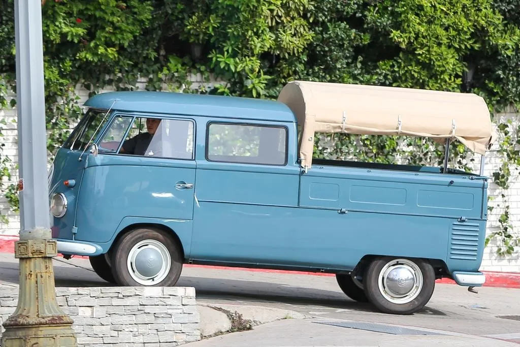 1958年款福斯Kombi要價近200萬台幣。翻攝自加州郵報