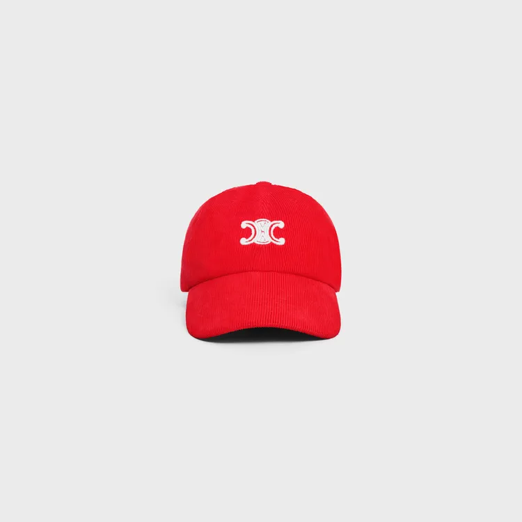 CELINE VIVIENNE棒球帽，2萬4000元。品牌提供